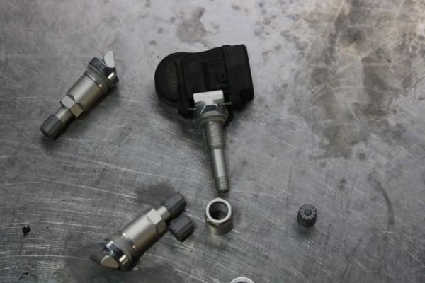 怪獸修車：翻新一輛“破爛不堪”的吉普指南者，滿血復活變新車