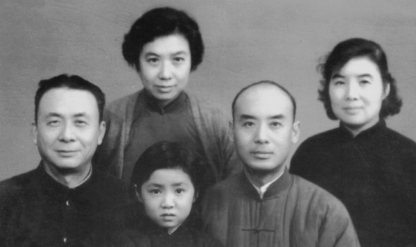 1937年，一小姑娘來到八路軍辦事處哀求道：我要找我的爸爸周恩來