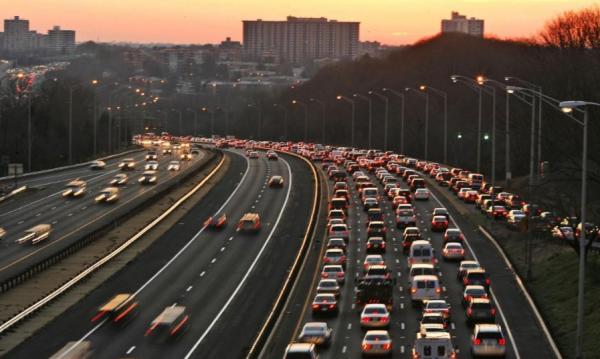 “撤資”成常態？棄美籍扔綠卡，華人富豪撤資歸國，美國損失千億