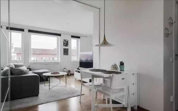 曬我31平小戶型,小客廳硬是豎個大電視,衛生間在屋中間 曬我31平小戶型,小客廳硬是豎個大電視,衛生間在屋中間