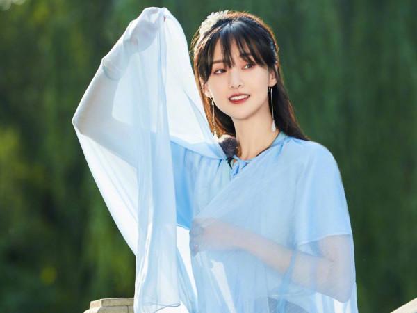 演技跟不上人氣的8位女星，熱巴baby楊冪在列，誰有可能突圍？