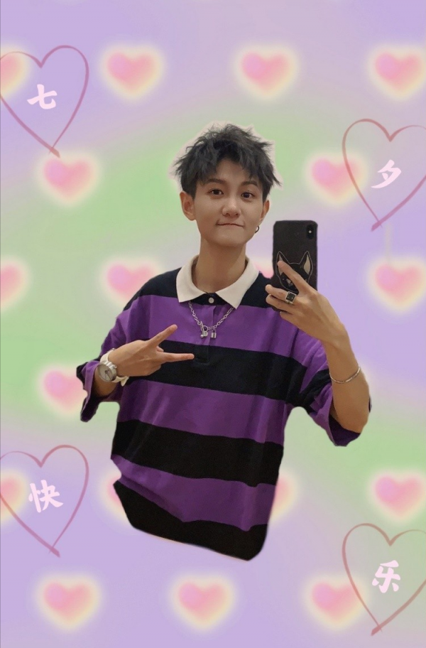 過氣“超女”窘況：開出租、整容失敗、賣唱陪酒，硬著頭皮扛面子