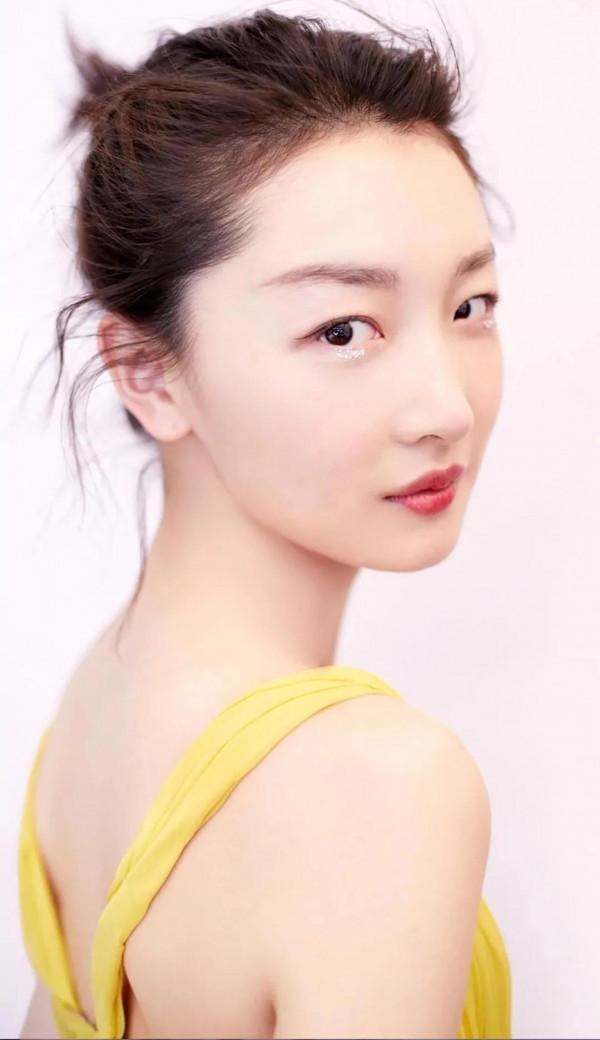 周冬雨看時間長了,也挺耐看 周冬雨看時間長了,也挺耐看