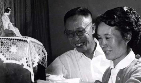 毛主席宴請皇帝溥儀吃飯,席間詢問:你們御膳房的飯好吃嗎? 毛主席宴請皇帝溥儀吃飯,席間詢問:你們御膳房的飯好吃嗎?