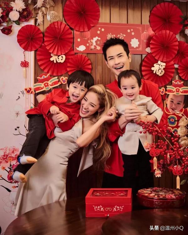 明星們新年曬全家福,其樂融融,幸福得讓人羨慕 明星們新年曬全家福,其樂融融,幸福得讓人羨慕