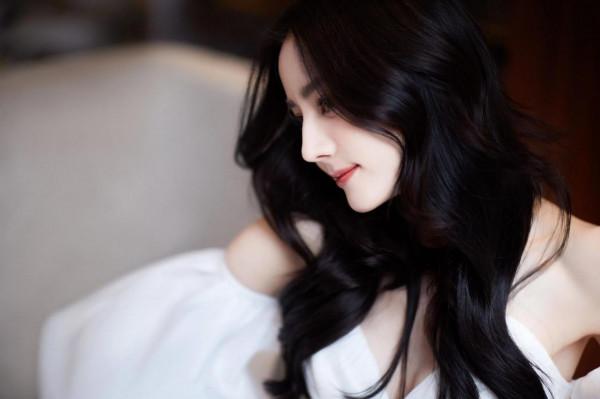 熱巴美出圈的禮服造型