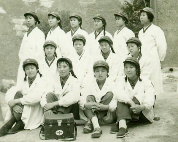 1965年鐵道兵用75噸炸藥炸山，一戰士不小心踩到雷管，結果如何？