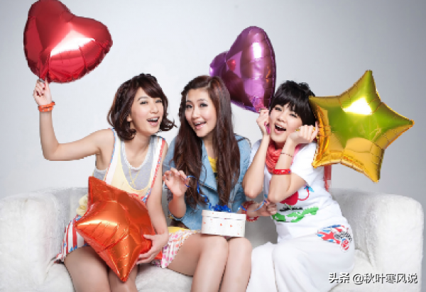 SHE再次相聚一起，旅遊並曬出合影，碰巧趕上了Selina過生日