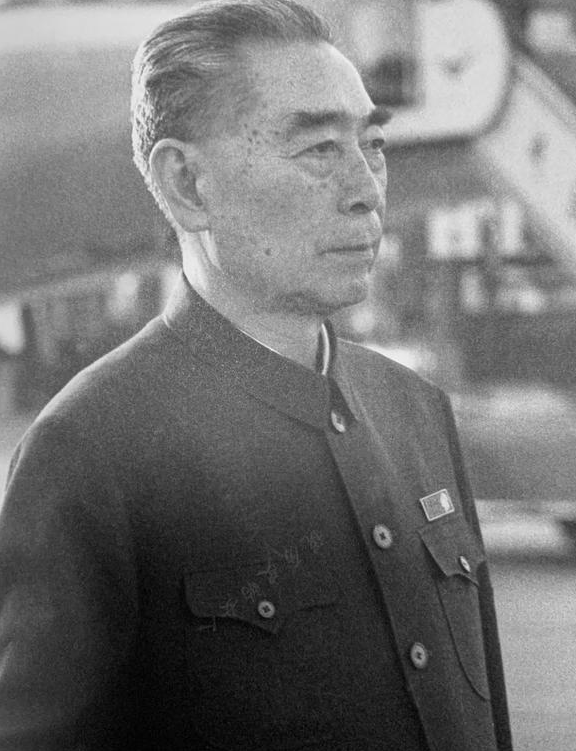 周恩來年輕時非常帥氣，為何他卻從28歲開始，留起了難看的大鬍子