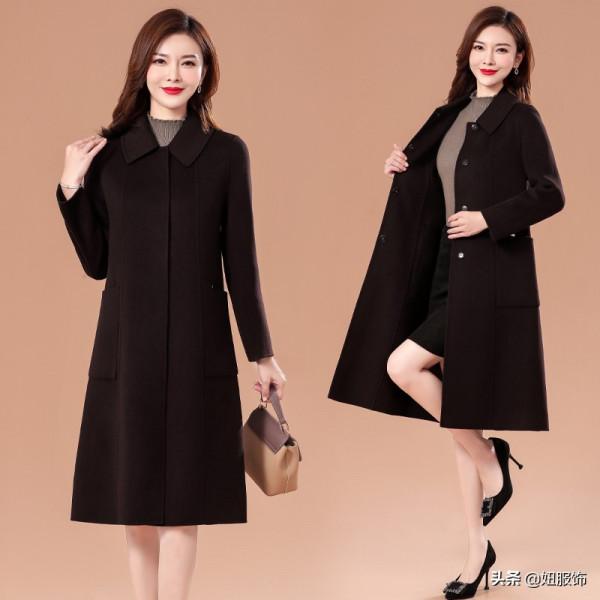 這幾款時髦顯瘦的雙面呢羊毛大衣，40-50歲的媽媽穿上高貴優雅