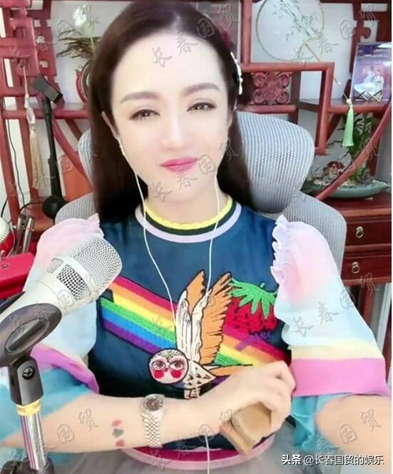 “劉能”王小利前妻曝光,膚白貌美氣質佳,47歲已晉級當奶奶 “劉能”王小利前妻曝光,膚白貌美氣質佳,47歲已晉級當奶奶