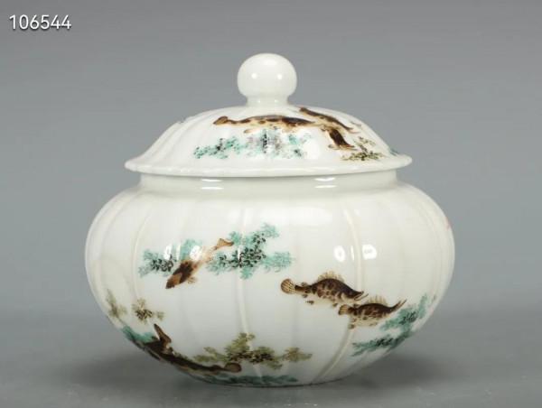 清-雍正粉彩年年有餘蓋罐