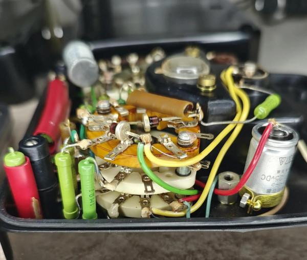 1963年震華500型萬用表!500表的最高工藝水準!三代表拆蓋看差異 1963年震華500型萬用表!500表的最高工藝水準!三代表拆蓋看差異