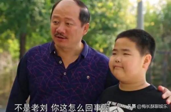 《鄉村愛情》謝騰飛馬忠錄影片為祖國慶生,父子倆身高已不相上下 《鄉村愛情》謝騰飛馬忠錄影片為祖國慶生,父子倆身高已不相上下