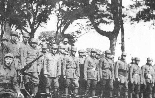 紅軍陷入絕境，一名國軍中將發電報給彭德懷：給你們一個殲敵機會