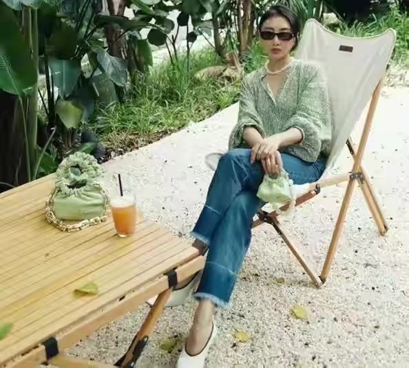 何雯娜曬照分享豪門闊太的日常：貴婦氣質十足，身材外貌不輸明星