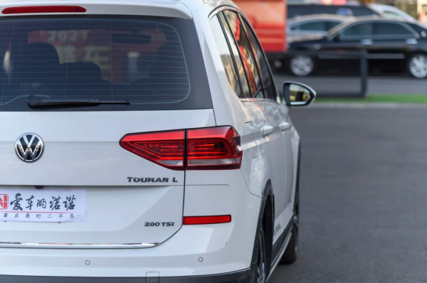 里程沒破萬，車價省4萬！二手準新頂配7座大眾途安L