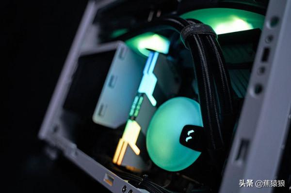 七彩虹 CVN B560I GAMING 搭 聯力 Q58 ITX 平臺 裝機展示 七彩虹 CVN B560I GAMING 搭 聯力 Q58 ITX 平臺 裝機展示