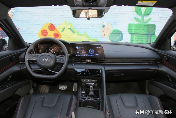 整車黑化處理、限量發售1萬臺 伊蘭特黑騎士限量款車型亮相