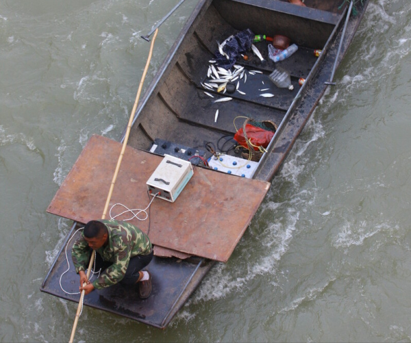 梅山水庫蓄水60年,絕戶網屢禁不止,“偷魚”的代價有多大? 梅山水庫蓄水60年,絕戶網屢禁不止,“偷魚”的代價有多大?