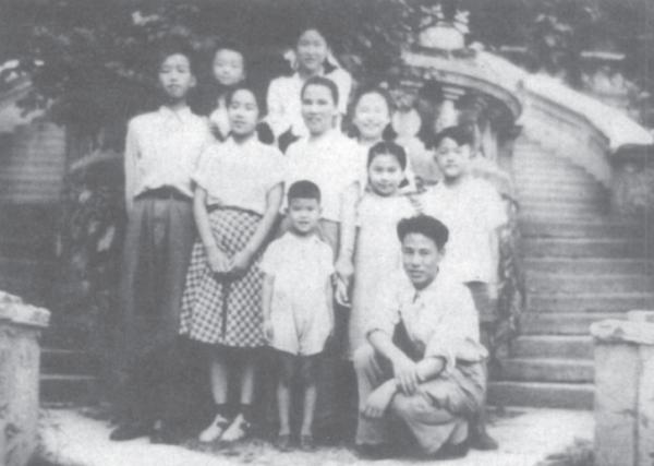 毛主席的保健醫生王鶴濱，曾力勸主席戒菸，因與江青不和離開主席