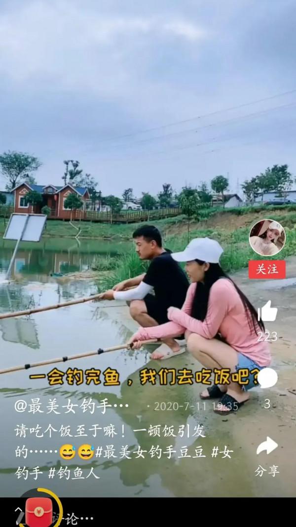 風餐露宿戲“花妹”，臨溪下餌為怡心
