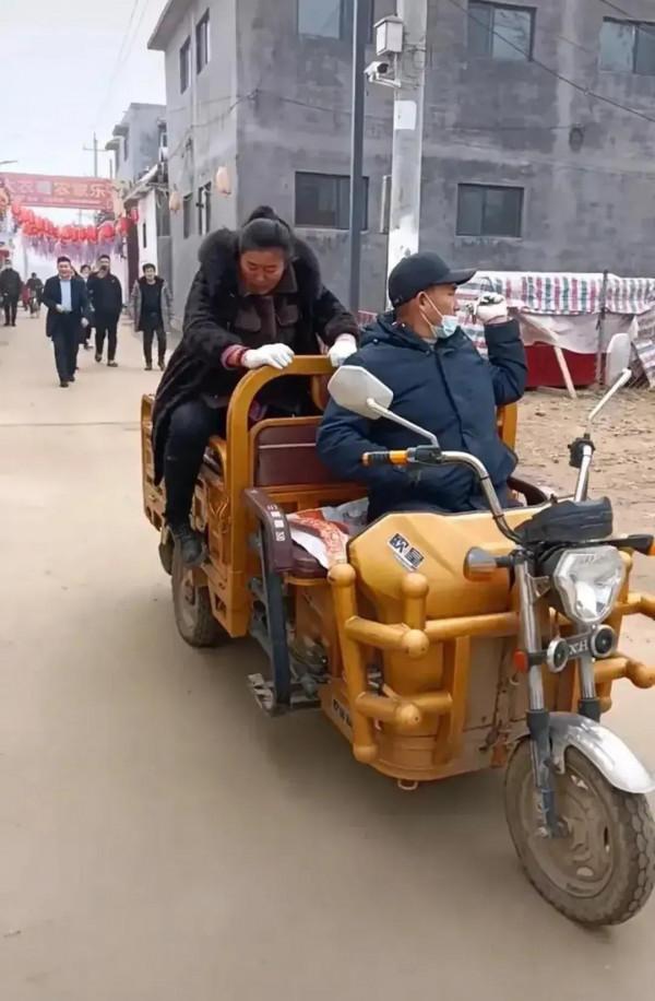 大衣哥過年好