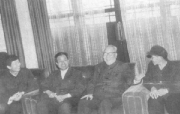 農婦為救300戰士冰河產子，司令苦尋恩人44年，她卻不敢相認