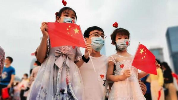 國慶長假第一天,成都天府廣場看升國旗,沒看到升旗手的颯爽英姿 國慶長假第一天,成都天府廣場看升國旗,沒看到升旗手的颯爽英姿