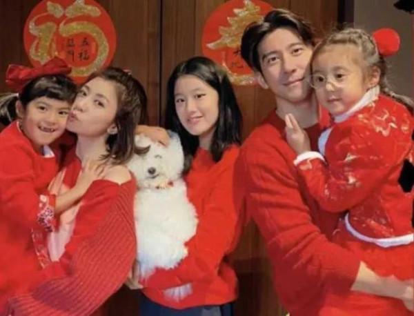 賈靜雯曬一家慶新春！一家5口同框太有愛,丈夫修杰楷把自己寵成寶