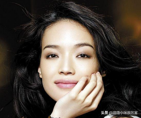 單眼皮歪嘴還有齙牙,五官不端正卻依舊絕美的明星,只服這7位 單眼皮歪嘴還有齙牙,五官不端正卻依舊絕美的明星,只服這7位