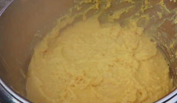 陝西大集上的小破攤，5元一份掙4元，一股泔水味，本地人還愛吃