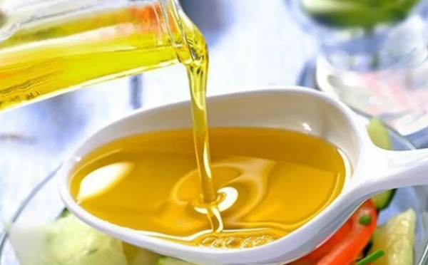 花生油、菜籽油、玉米油,哪種油更健康?提醒:這2種油儘量少碰 花生油、菜籽油、玉米油,哪種油更健康?提醒:這2種油儘量少碰