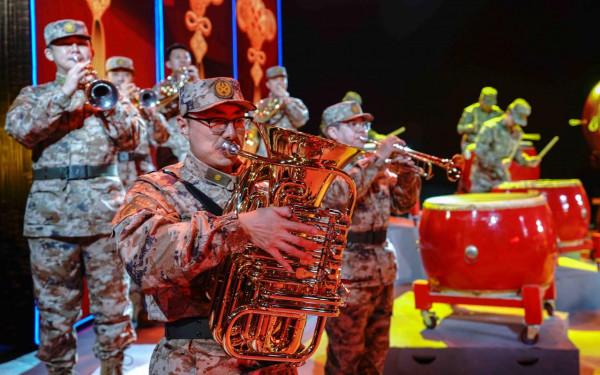 探班軍營網路春晚｜“熱搜”見！軍樂演奏的“破圈”玩法