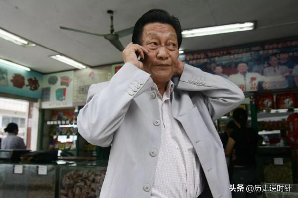 “傻子瓜子”年廣九,年已奔九,為何執意要小兒子出國留學? “傻子瓜子”年廣九,年已奔九,為何執意要小兒子出國留學?