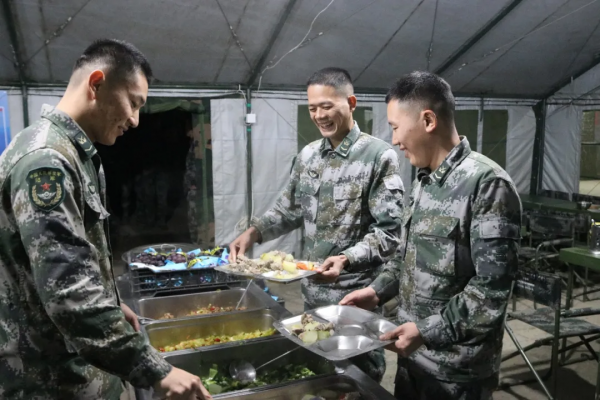 野“味”十足!第71集團軍“臨汾旅”伙食真到“胃” 野“味”十足!第71集團軍“臨汾旅”伙食真到“胃”