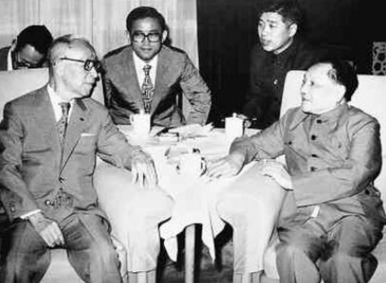 1978年，改革開放元年，一位74歲高齡的老人正在為中國未來忙碌