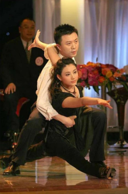 《新聞聯播》潘濤:45歲北漂勇闖央視,風光背後是妻子無私的奉獻 《新聞聯播》潘濤:45歲北漂勇闖央視,風光背後是妻子無私的奉獻