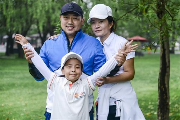 劉國樑女兒打高爾夫7歲奪冠，8歲獲兩位數獎牌，幾乎沒有對手