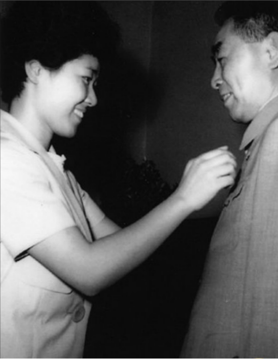 1961年世乒賽,周恩來宴請選手鬆崎君代,直言:茅臺酒送你父親吧 1961年世乒賽,周恩來宴請選手鬆崎君代,直言:茅臺酒送你父親吧