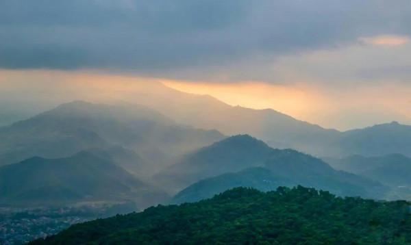 在尼泊爾觀雪山日出
