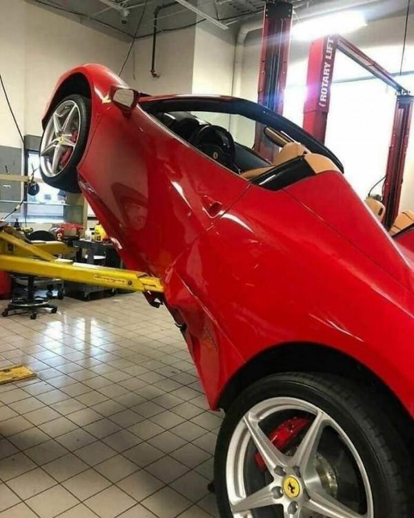 50個昂貴的“錯誤”照片,飛機撞上公交車,戰鬥機走火擊中隊友 50個昂貴的“錯誤”照片,飛機撞上公交車,戰鬥機走火擊中隊友