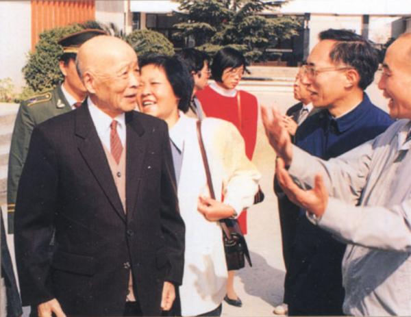 蘇步青：異國千金嫁給他，幾十年未添新衣，相伴60多年愛情彌堅