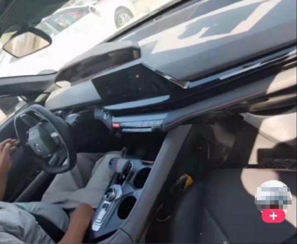 外觀超帥但尺寸不大,長安UNI-V無偽裝實拍圖曝光 外觀超帥但尺寸不大,長安UNI-V無偽裝實拍圖曝光