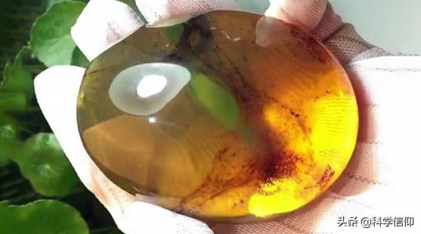 為何氣球蹭一蹭就能貼牆上?因為有了電,電是怎麼來的? 為何氣球蹭一蹭就能貼牆上?因為有了電,電是怎麼來的?