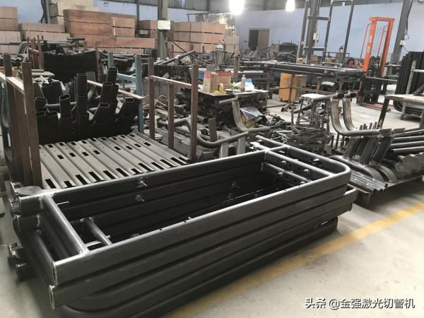 一家公司只有兩三個人,每年利潤都在100萬以上,訂單卻做不完 一家公司只有兩三個人,每年利潤都在100萬以上,訂單卻做不完