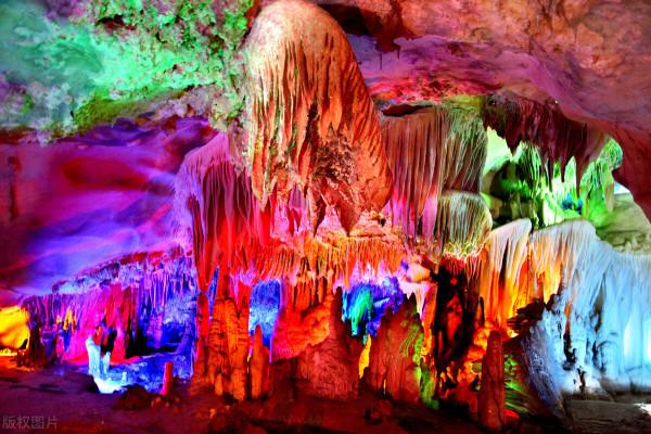鐘乳石的形成過程 鐘乳石的形成過程
