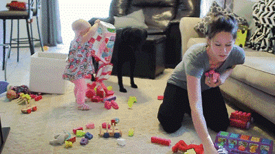 2歲寶寶亂扔東西，怎麼辦？育兒老師這樣說