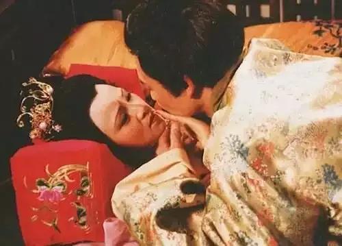 老子爬灰兒不理，賈珍賈蓉唱的哪齣戲？