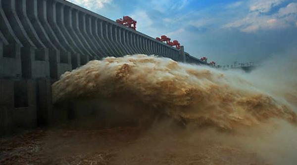 竣工不到24小時就塌了，印度花200億建了42年的大壩，竟賴老鼠？